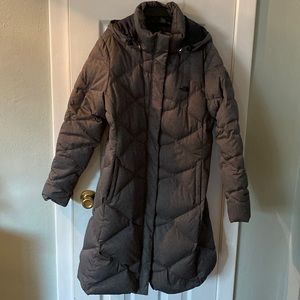 North Face women’s long coat. Zippered pocket inside and zippered pockets out